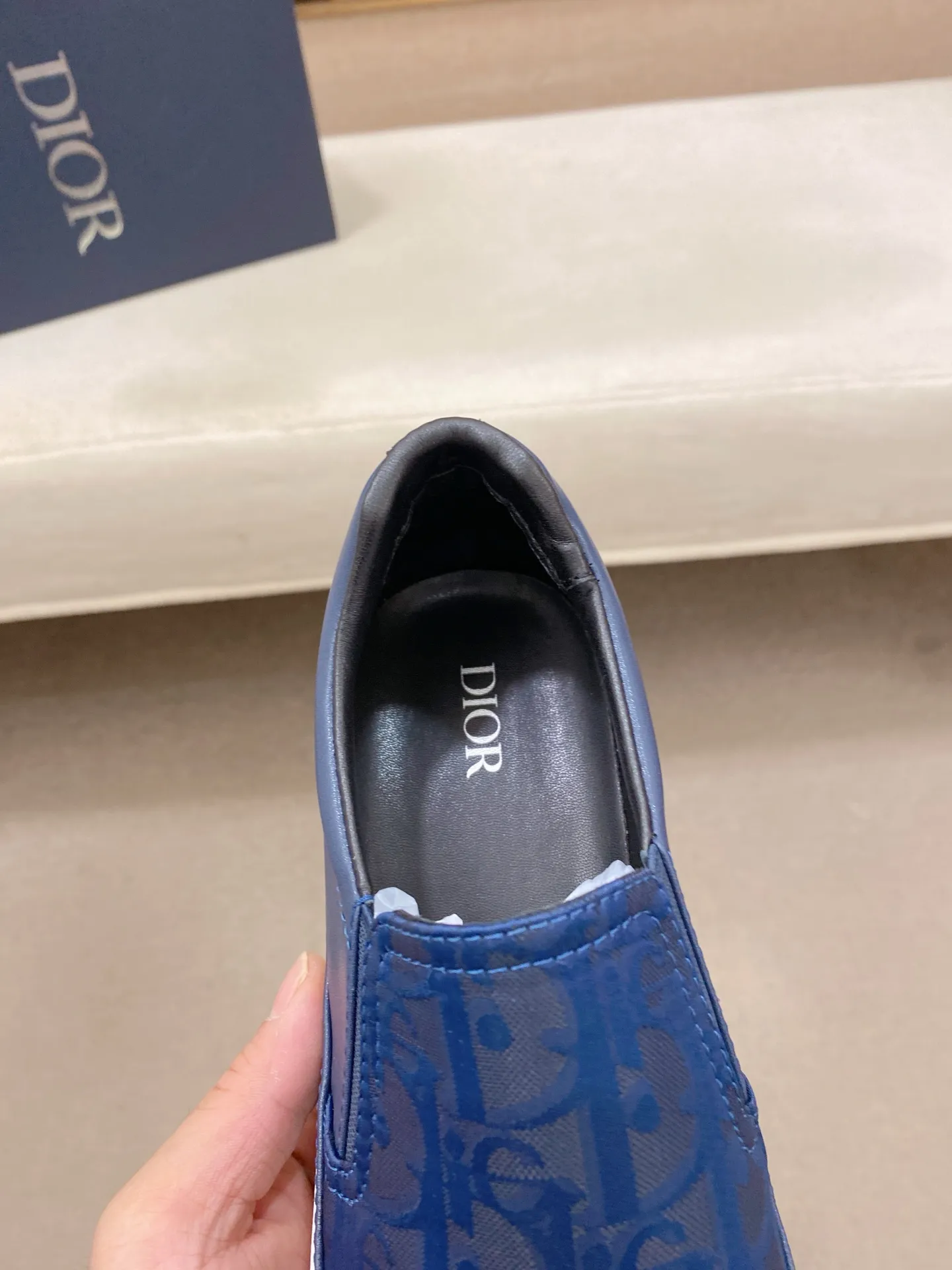 Men's shoes💰 400💰🇮🇹🇮🇹Dior d The new models are on sale at the same time at the counter. The uppers are imported from Italy, and the linings are all imported sheepskin. They are completely 1⃣️ to 1⃣️ replicas 🇮🇹💪💪, ⚠shoes Bottoms: Original soles are specially provided by the original factory. The exclusive movable molded soles are super comfortable. ⚠Original factory goods, 🔍🔍high quality. You can enter and leave the counter at will. Welcome to compare⚠. Code number:38-44